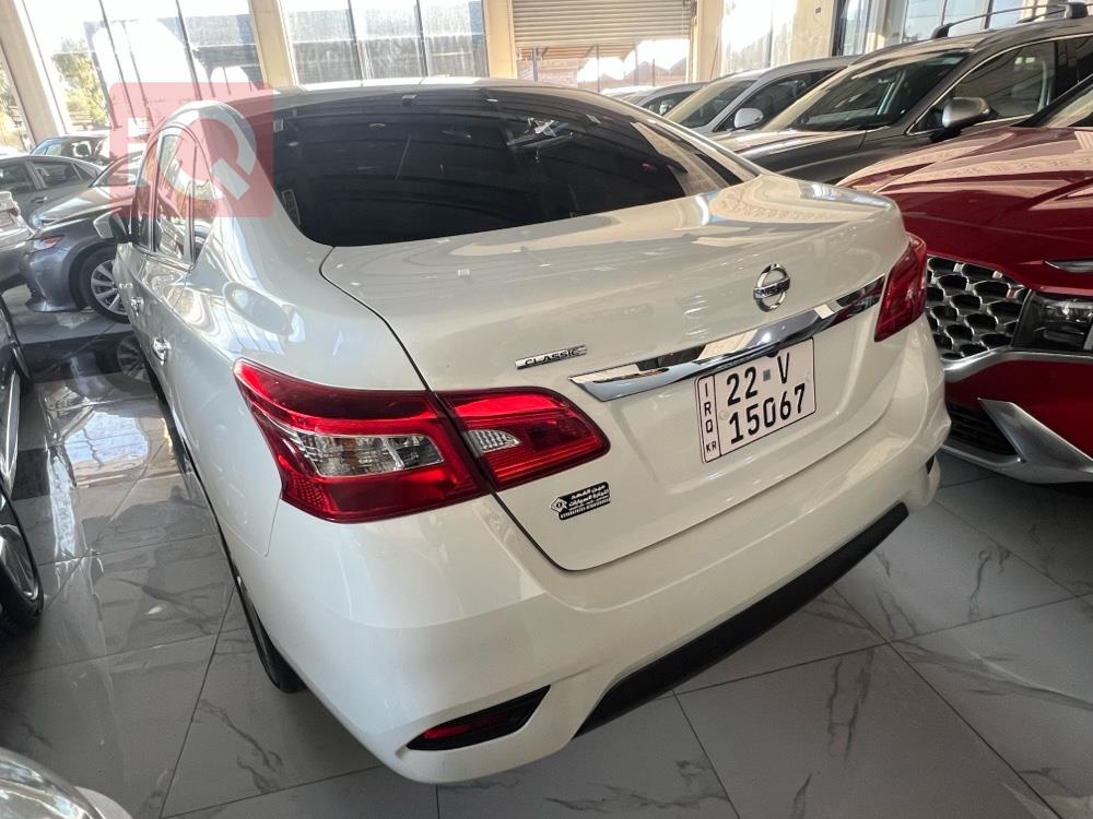 نيسان سيلفي